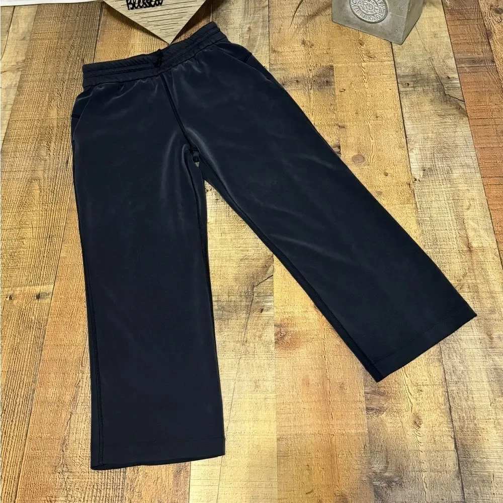 Lululemon Softstreme High-Rise Straight Leg Crop Black size 4